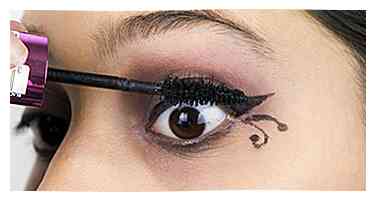 3 façons d'appliquer le maquillage gothique sur les yeux