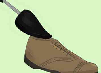 Hvordan man holder kjole sko fra Creasing 13 trin (med billeder)