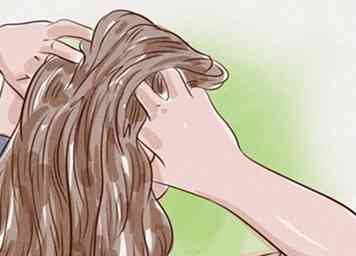 4 Möglichkeiten, Corkscrew Curls zu erstellen
