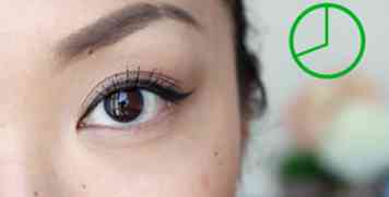 3 façons simples de faire des eyeliner à ailes (avec des photos)