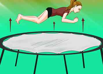 Comment faire une chute avant sur le trampoline 5 étapes (avec photos)