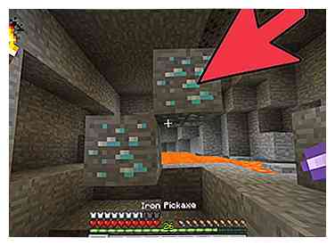 So finden Sie Diamanten in Minecraft (mit Bildern)