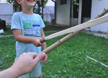 Comment faire une épée en bois de haute qualité avec juste un couteau 8 étapes