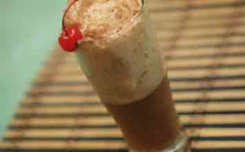 Een Rum Coke Float maken 5 stappen (met afbeeldingen)