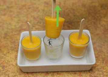 3 manieren om een ​​Easy Mango Popsicle te maken