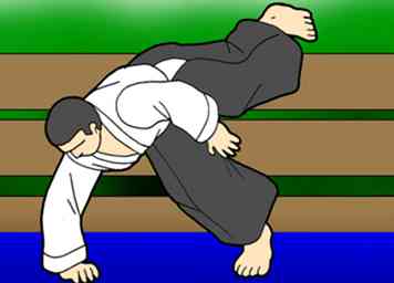 Sådan udfører du en fremadgående roll i Aikido 11 trin (med billeder)