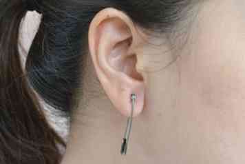 Sådan piercerer du øret med en sikkerhedsnål 8 trin (med billeder)