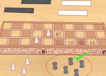 Comment jouer à Senet 7 étapes (avec photos)