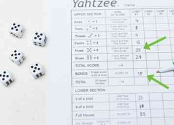 Comment jouer à Yahtzee (avec des photos)