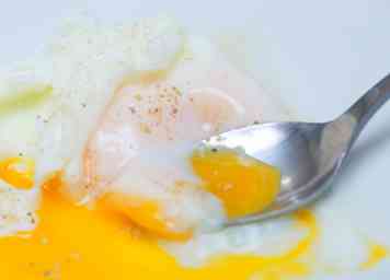 Sådan Poach et æg Brug en mikrobølgeovn 8 trin (med billeder)