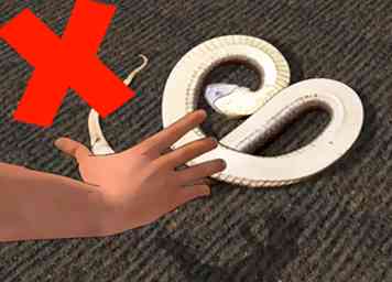 Cómo prevenir las mordeduras de serpiente 12 pasos (con imágenes)