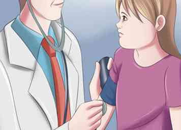 Cómo saber si su hijo tiene presión arterial alta (con imágenes)