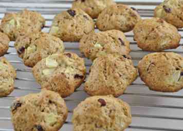 Comment faire des biscuits de récolte de canneberges aux pommes à l'aide d'un mélange à gâteau