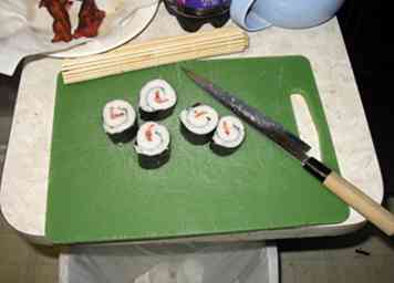Sådan laver du Bacon Sushi 12 trin (med billeder)