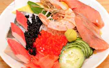 Sådan laver du Chirashi Sushi 7 trin (med billeder)