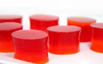 Comment faire des cocktails classiques Jello Shots 5 étapes (avec des photos)