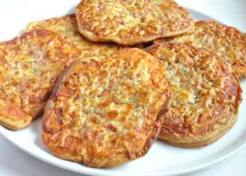 Comment faire des pizzas Crumpet 7 étapes (avec photos)