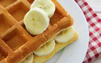 Comment faire des sandwichs au beurre d'arachide grillé et aux gaufres à la banane