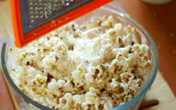 Comment faire du popcorn au parmesan 4 étapes (avec photos)