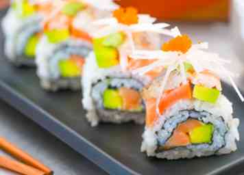Hvordan laver Rainbow Sushi Rolls 11 trin (med billeder)