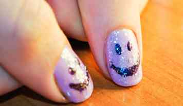 Comment faire Smile Face Nail Art 13 étapes (avec photos)