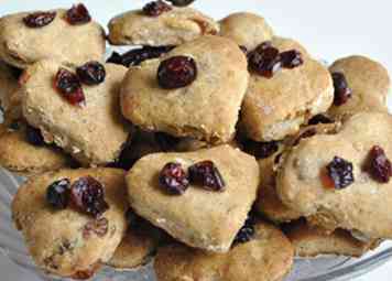 Comment faire des biscuits à la canneberge et à la banane sans sucre 9 étapes