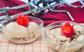 Vegan Strawberry Ice Cream maken 7 stappen (met afbeeldingen)