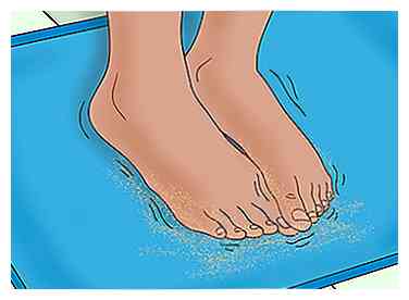 4 måder at få strand sand ud af dine fødder