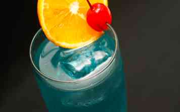 Comment faire un cocktail Blue Lagoon 5 étapes (avec photos)