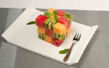 Hoe een Fruit Salad Cube te maken 4 stappen (met afbeeldingen)