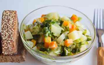 Comment faire une salade tiède de pommes de terre, de carottes et de chou frisé 6 étapes