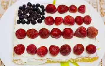 Comment faire un gâteau de drapeau américain 8 étapes (avec photos)