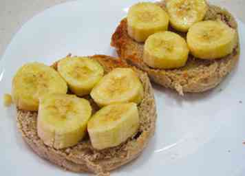 Comment faire un muffin anglais et une collation à la banane 5 étapes