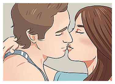 Hoe een sensuele kus te krijgen 11 stappen (met afbeeldingen)