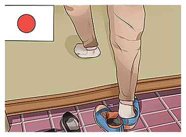 Hvordan man beder nogen om at tage deres sko i hjemmet 11 trin
