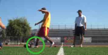 Wie man ein Field Goal kickt: 12 Schritte (mit Bildern)
