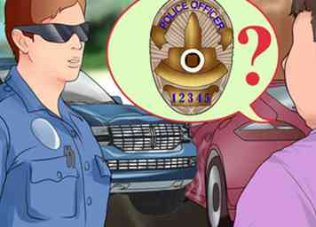 Hoe te weten of de politie te bellen na een auto-ongeluk