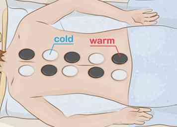 Sådan laver du Hot Stone Massage 13 trin (med billeder)