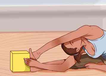 Cómo hacer la cabeza girada a la rodilla Pose en Yoga 15 pasos