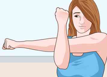 Cómo hacer la postura del triángulo en Yoga 12 pasos (con fotos)