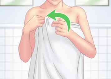 Hoe maak je een body wrap handdoek na een douche 5 stappen