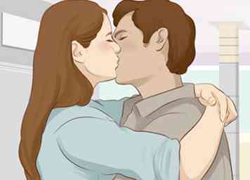 Comment faire un gars veut vous embrasser 9 étapes (avec photos)