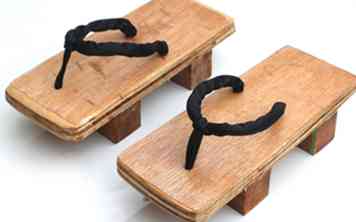 Cómo hacer un par de getas (sandalias de madera) 13 pasos