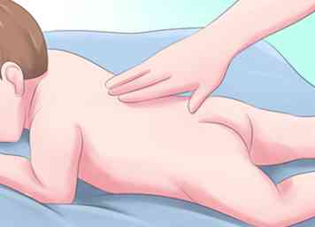 Comment masser un bébé 15 étapes (avec photos)