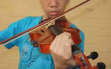 Cómo tocar algunas melodías simples en el violín 10 pasos