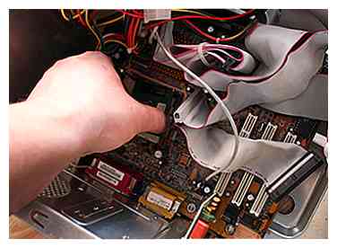 3 manieren om gebogen pinnen op een CPU te repareren