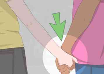 Comment initier un contact physique avec une fille 7 étapes