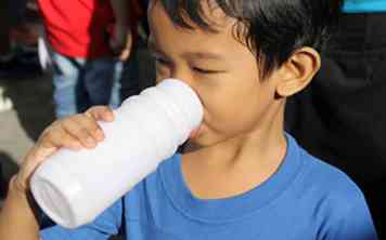 Wie man ein Kind während sportlicher Ereignisse hydratisiert hält: 3 Schritte