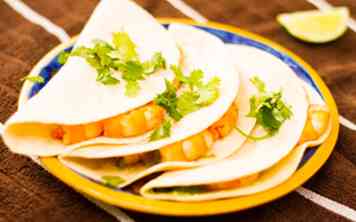 Sådan laver du Chipotle Rejer Tacos med Avocado Salsa Verde