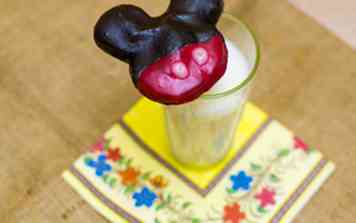 Sådan laver du Mickey Mouse-cookies 8 trin (med billeder)